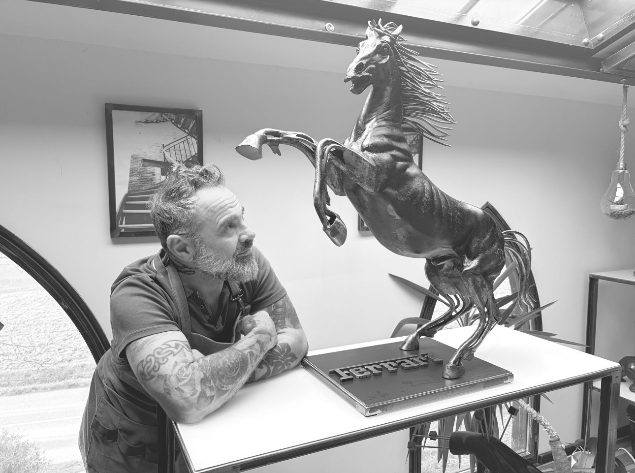 Enzo — sculpture de cheval en fer et composite par Franck Pinna